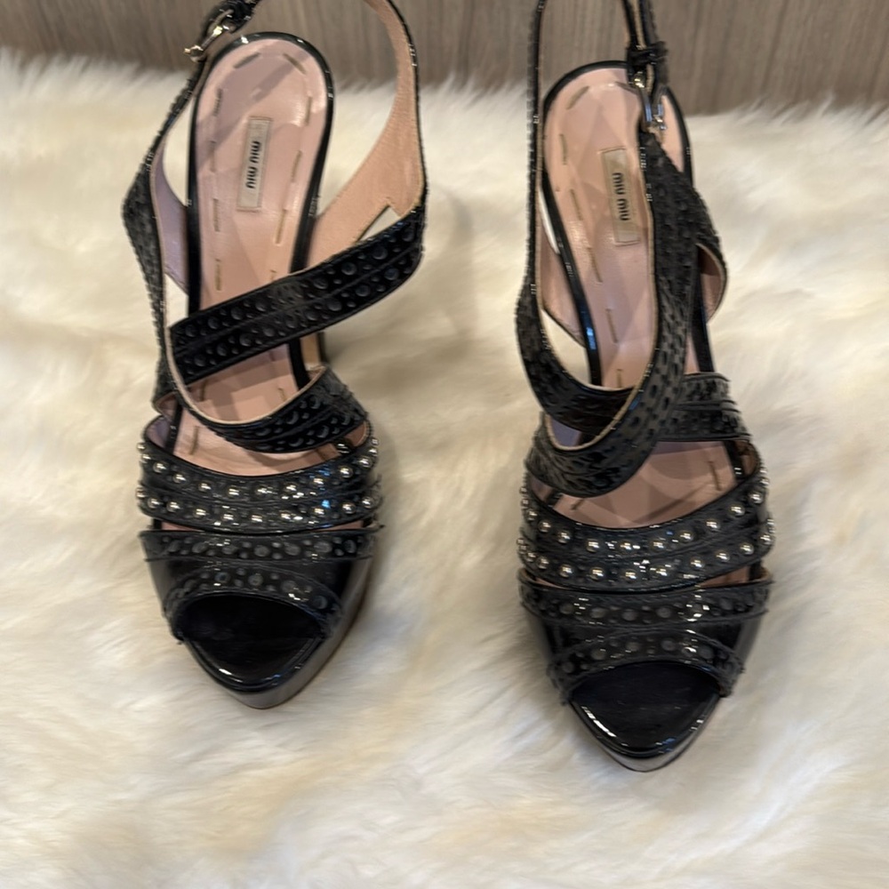 Beautiful Navy patent leather Miu Miu platform heels